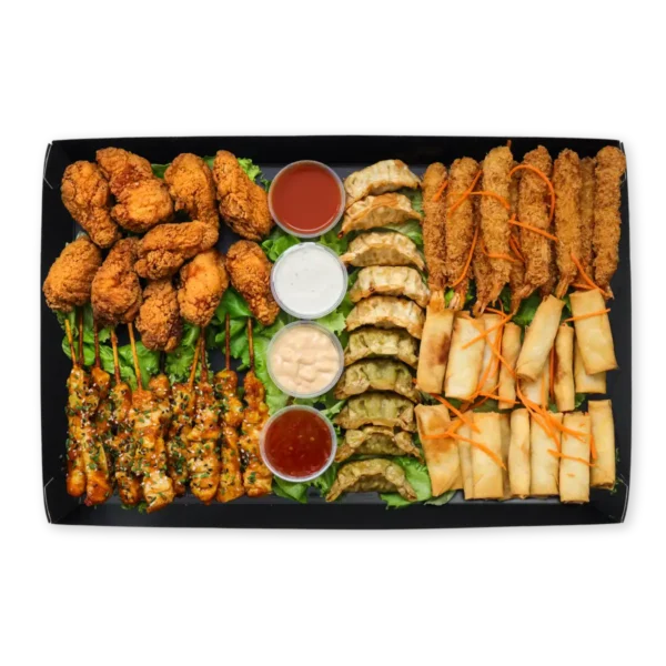 Bruschetta tríó - Fallegir og léttir smáréttir á ristuðu brauði. Vinsælt úrval sem hentar vel fyrir allar stundir. Inniheldur þrjár tegundir af ljúffengum bruschettum: með ferskum rækjum, brie osti og nautakjöti. Notalegt að deila og einfalt að njóta. Ofnæmisvaldar: Glúten, mjólk, krabbadýr, egg.